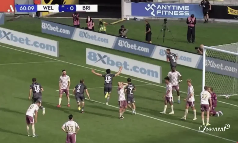 paramount-vuong-vao-be-boi-quang-cao-ca-cuoc-trai-phep-trong-tran-dau-a-league